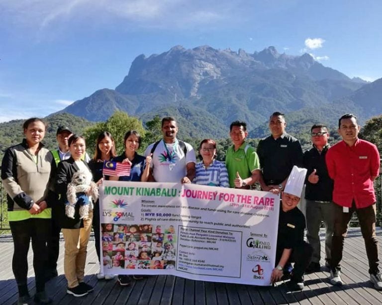 அரிய நோய்க்கான விழிப்புணர்வை ஏற்படுத்த கினபாலு மலை ஏறிய சிவசங்கரன்